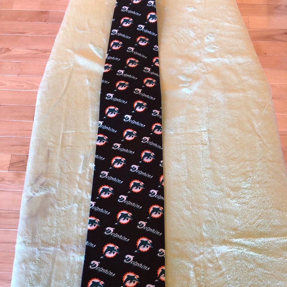 Miami Dolphins tie